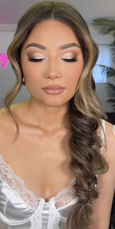 Bride Makeup Looks Wedding Day, Makeup Ideas White Dress, Bridal Makeup For Brown Eyes Brunettes Weddings, Natural Bridal Makeup For Green Eyes Blonde Hair, Bride Makeup Blonde Hair, Natural Makeup For Wedding Bridesmaid, Fall Wedding Makeup For Blue Eyes, Makeup For Beige Dress, Makeup Mariee