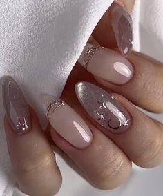 Best Nail Inspo 2023, Elegant Nails Flowers, Witchy Bridal Nails, Cosmo Nails Design, Pearls Nail Art, Formal Nail Designs Sparkle, Wedding Nails Aesthetic, Korean Gel X Nails, Europe Inspired Nails