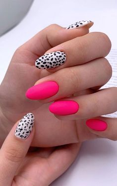 Nail Art With Pink Polish, Bright Nail Designs Summer, Bright Pink Nail Art, Hot Pink Nails Acrylic Design, Bright Gel Nail Colors, Bright Nails Ideas, Pink Bright Nails, Hot Pink Oval Nails, Bright Nail Art Designs