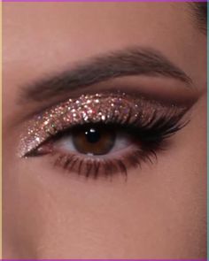 Champagne Glitter Eye Makeup Look | #Beauty #BeautyTips #BeautyHabits #Skincare Loose Glitter Makeup, Brown Eyes Glitter Makeup, Champagne Glam Makeup, How To Apply Glitter Eyeshadow, Glittery Makeup Ideas, Glittery Eyeshadow Looks, Champagne Eye Makeup, Glittery Eye Makeup Tutorial, Shimmery Eye Makeup