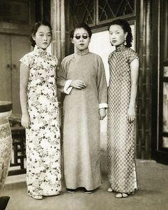 Decade Outfits, Vietnam Clothes, Fashion 1910, Modern Qipao, Qipao Cheongsam, Qipao Dress, 1920s Dress