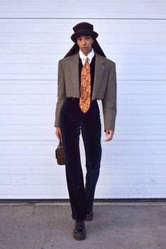 29 Chic Business Casual Outfits for Returning to Work | Who What Wear Outfit With Tie, Mode Poses, Tie Outfit, Look Boho Chic, Business Casual Outfits, Look Plus, Suit And Tie, Looks Style, Looks Vintage