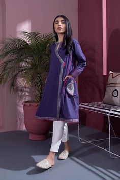 Pocket Kurti Design, Kurti With Pocket, Summer Ready To Wear, Design Kurti, Angrakha Style, Winter Top, Pakistani Fashion Casual