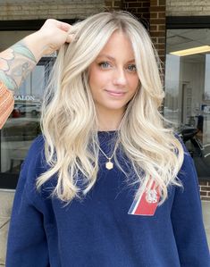 Shoulder Length Blonde Highlighted Hair, Tapped Root Blonde, Shadow Root Bright Blonde, Blonde W Shadow Root, Bright Blonde Hair Shadow Root, Full Foil With Shadow Root, Bleach And Tone With Shadow Root, Blonde Highlights With Root Shadow, Cool Blonde With Shadow Root