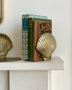 Cool Bookends, Book Ends Aesthetic, Cute Bookends, Bookends Ideas, Seashell Bookends, Antiques Aesthetic, Antique Bookends, Shell Bookends, Art For House