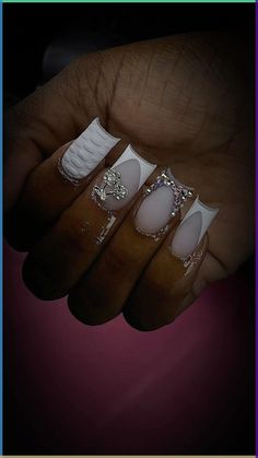 Instagram Cute Nail Idea For Short Nails, Cute White Acrylic Nail Designs, Nail Idea Birthday, Short Nail Birthday Designs, All White Nails With Charms, Nail Ideas Acrylic Birthday, Nail Ideas White With Design, 15 Birthday Nails Ideas, White Birthday Nails Acrylic