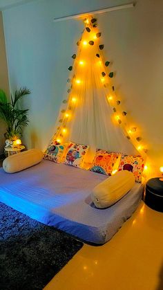 Cozy canopy room Home Decor Ideas Bedroom, Diy Wall Decor For Bedroom, Colorful Room Decor, Hostel Room, Indian Bedroom Decor, Diy Room Decor Videos, Easy Room Decor, Decor Ideas Bedroom