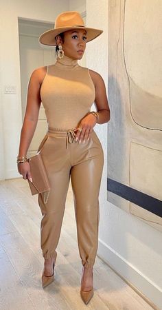 High Waist Trousers, Khaki Fashion, Elegante Casual, Classy Casual Outfits, Looks Black, Looks Chic, Fall Fashion Outfits, Winter Fashion Outfits