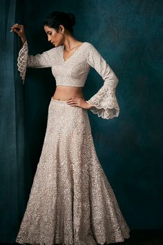 Rose Gold Lehenga, Metallic Lehenga, Gold Lehenga, Cute Asian Fashion, Metallic Embroidery, Embroidered Dupatta, Indian Designer Outfits, Asian Fashion, Dress Codes