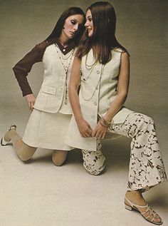 March 1969. ‘The way now to do the separates thing. Mix ‘emup. Match ‘em up. But use the right ingredients: chocolate and vanilla.’ 17 Magazine, Cute Vintage Outfits, 60s Fashion Women, Seventeen Magazine Fashion, Just Seventeen, 1969 Fashion, Sixties Style, Disco Diva, Groovy Fashion