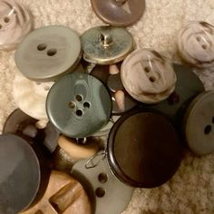 many different buttons are laying on the floor