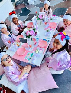 Spa Picnic Party, Spa Party Backdrop Ideas, Spa Bday Party For Kids, Spa Kids Birthday Party, Make Up Party Ideas Kid Birthdays, Spa Slumber Party Ideas, Girls Pamper Party Ideas, Spa Birthday Ideas