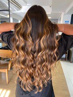 Golden Caramel Balayage, Honey Bayalage Brunette, Balliage Hair, Baylage Hair, Balayage Hair Caramel, Balayage Long Hair, Brunette Hair With Highlights, Brown Hair With Blonde Highlights, Long Hair Color