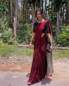 Maroon Saree With Black Blouse, Saree Ideas For Convocation, Simple Farewell Saree, Saree Day In College Look, Casual Saree Look For Party, Red Simple Saree, Saree For Teachers Day For Students, Teachers Day Saree Look, College Saree Look