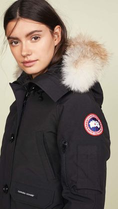 Canada Goose Trillium Parka, Canada Goose Chilliwack, Canada Style, Twin Halloween Costumes, Ootd Winter, Black Neck, Large Buttons, Duck Down, Leggings Fashion