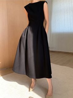 Classic Black Dress Formal, Dress With Coat Outfit Classy, Classy Two Piece Outfit, Change Personality, Jazz Aesthetic, Summer Work Dresses, Black Dresses Classy, Summer Formal, Fashion 90s