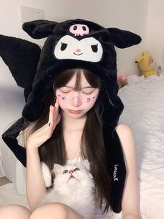 Material: Fleece fiber Color: Black kuromi *Ears are movable by pinching the gas bags at the bottom. Kuromi Aesthetic Outfit, Kuromi Hat, Femboy Outfits Ideas Male, Kuromi Hoodie, Emo Boy Hair, Kawaii Goth