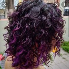 Curly Purple Hair, Pelo Color Borgoña, Crazy Curly Hair, Purple Hair Highlights, Dark Purple Hair