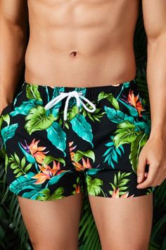 Portrait of a man wearing a Leisure Surfing Beach Breathable Short. How To Look Handsome, Shorts Style, Enjoy Summer, Beach Shorts, Swim Shorts, Fashion Prints, Daily Life, Quick Dry, Style Fashion