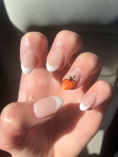 Dip tips almond shape Thanksgiving Almond Nails Ideas, Fall Nails Almond Shape Short, Fall Pumpkin Nails, Almonds Nails, Pumpkin Nail Designs, Pumpkin Nails, Preppy Fall, Almond Nail, Almond Shape