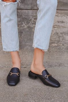 Women Loafers Outfit, Loafer Slides, Mules Outfit, Backless Loafers, Loafers Outfit, Timeless Shoes, Women Loafers, Smart Casual Wear, Black Slides