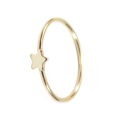 Star-shaped ring made of gold plated 18 karat 925 sterling silver. Very tiny and versatile to wear with any stack combinations. Gorgeous gold ring perfect for any occasion. Details: * Crafted in Gold plated .925 sterling silver * Available also in 925 sterling silver Measures: Height: 8mm Ring thickness: 1,6mm All jewelry comes in beautiful packaging, gift ready. Made with love Feel free to contact me with any questions :) Visit our e-store http://www.bylia.es or our ETSY store https://www.etsy. Jewelry Star, Star Silver, Promise Rings For Couples, Tiny Star, Packaging Gift, Star Ring, Ring Minimalist, Minimalist Ring, Delicate Rings