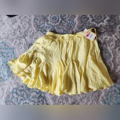 Yellow Skort By Entropy. Size Small. New With Tags Cotton Skort For Spring And Summer, Vacation Cotton Skort, Summer Cotton Skort For Vacation, Yellow Short Skort For Spring, Short Yellow Skirt For Spring, Short Yellow Summer Skirt, Skz Concert, Crochet Lace Shorts, Black And White Romper