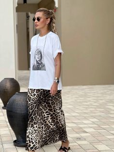 Oversized Tshirt Outfit Women, Vestido Animal Print, Outfits Nyc, Extreme Fashion, Minimalistic Style, Causual Outfits, Fashion Victim, Tshirt Outfits