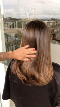 Discover stunning hair styles ideas for date night beauty, braided hairstyles, short hairstyles for women, cute hairstyles, and more. Check the link in bio for a FREE hairstyle treatment product! #HairStylesIdeas #DateNightBeauty #BraidedHairstyles #ShortHairstyleWomen #CuteHairstyles #HairstylesForThinHair #BlondeHair Cindy Crawford Hair Color, Bombshell Hair, Dreamy Aesthetic