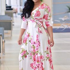 Maxi Length Dress - Pleated Base / Pink Printed Floral Pattern Colors: Pink/White/Green Size: Large Measurements (Bust: 35.5 In; Waist: 30 In; Height: 56 In) Half Sleeve Floral, Chique Outfit, Afrikaanse Mode, Long Beach Dress, Floral Dresses Long, Womens Floral Dress, Beach Maxi Dress, Half Sleeve Dresses, Sash Belt