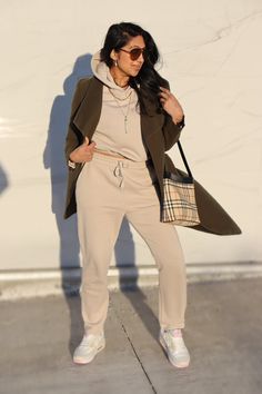 Green Sweatsuit Outfit, Styling Sweatsuit Outfits, Sweat Suit Outfits Women, Outfits To Wear With Timberlands, Black Sweatsuit, Outfits With Grey Cardigan