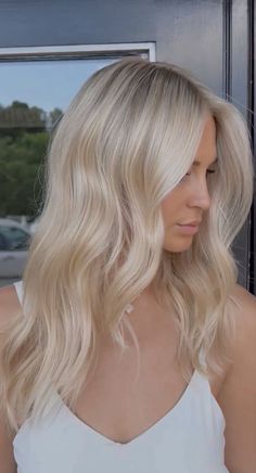 Bleach Blonde Root Smudge, Bleach Blonde Layered Hair, Bleach Blonde Highlights On Blonde Hair, Long Blonde Hair 2023, Solid Light Blonde Hair, Bright Beach Blonde Hair, Overall Blonde Hair Color, Pretty Blonde Hair Ideas, Bleach Blonde Hair With Highlights