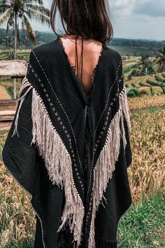 A Magical fringed boho cape - boho poncho for women and men by AYA Sacred Wear that has been lovingly crafted using organic cotton with ancient handloom weave technique and cross hand embroidery. I am very happy to introduce you to this amazing piece of art. I put all my love and care into every single thread. It is entirely made by hand. Hand embroidery, handloom decorations not just beautiful but also durable. This piece will be a good companion to you for many years... This shamanic Mantel wa Festival Cape, Organic Clothing Women, Boho Poncho, Black Poncho, Boho Mode, Estilo Hippy, Hijab Styles, Black Boho, Mode Boho