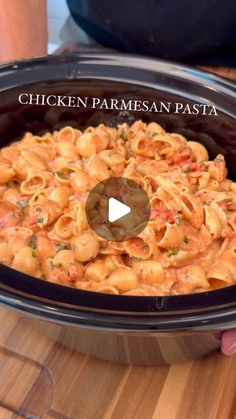 chicken parmesan pasta in a slow cooker with the words chicken parmesan pasta