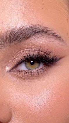 Gentle Smokey Eye Makeup, Simple Subtle Makeup, Make For Brown Eyes, Make Up Ideas For Graduation, Graduation Makeup Ideas Natural, Simple Prom Makeup, Hoco Makeup Looks, Smudged Eyeliner, Eye Makeup Images