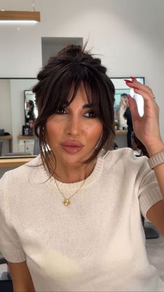 French Bangs Balayage, Bangs On Brunette Hair, Whispy Front Bangs Curtain, Fringe Bangstyle Hair Long, Brunette Medium Length Hair With Bangs, Selena Gomez Bangs Fringes, Wispy Bangs For Wavy Hair, Curtain Bangs Hair Color