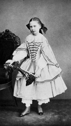 Grand Duchess Vera spent her early years in St Petersburg and in 1861, the family moved to Warsaw when her father was appointed Viceroy of Poland. Victorian Children's Clothing, 1899 Fashion, The Victorian Era, Tsar Nicholas, Rare Images, Young Prince, Grand Duke