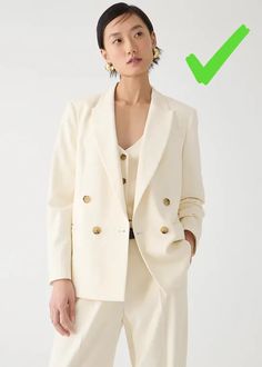 11 Blazers That Make You Look Older - In Fashion We Trust Simple Classic Style, Sporty Jacket, Clothes For Work, Polished Casual, Outfit Tips, Ladies Blazer, Branding Session, Work Outfit Ideas, Over 60 Fashion