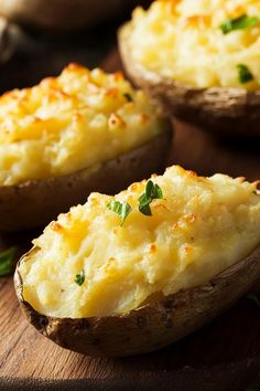 Indulge in the ultimate comfort food with our flavorful Twice Baked Potatoes recipe. Our easy step-by-step guide will show you how to create the perfect cheesy, creamy side dish right in your oven. Elevate your dinner table with this classic dish that never fails to impress. Whether you're serving a crowd or just looking for a delicious treat, our twice baked potatoes are a surefire hit every time. English Baked Potatoes In The Oven, Ip Baked Potatoes, Twice Baked Potato Recipes Easy, How To Make Twice Baked Potatoes, Double Baked Potatoes In The Oven, Twice Bake Potatoes, Creamy Twice Baked Potatoes, Twice Cooked Potatoes, Twice Baked Potatoes In The Oven