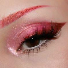 Red Make Up Looks Eyes, Red Eyeshadow Hooded Eyes, Cute Red Makeup Looks, Red And White Eye Makeup, Red Y2k Makeup, Easy Red Eyeshadow Looks, Red Inspired Makeup, Red And White Makeup Looks, Pink And Red Eyeshadow Looks