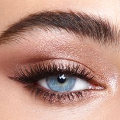 Light Make Up Aesthetic, Eye Makeup Ideas Natural Blue Eyes, Makeup For Prom Blue Eyes, Champagne Glitter Eye Makeup, Light Champagne Makeup Look, Cute Makeup Looks For A Dance, Bridesmaid Makeup With Champagne Dress, Eyeliner And Glitter Eyeshadow, Natural Champagne Eye Makeup