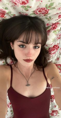 Make Up With Bangs, Pretty Girls With Bangs, High Visual Weight Makeup, Brown Hair Makeup, Earthy Makeup, Swag Makeup, Cute Makeup Looks, Dream Hair, Pretty Makeup