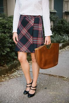 Bows & Sequins wearing a Halogen plaid skirt, a Nat & Nin leather tote, and J.Crew Mary Janes. Blue Plaid Skirt Outfit, Skirt Outfits For Work, Trendy Skirt Outfits, Skirt To Work, Blue Plaid Skirt, Outfits For Work, Navy Blue Skirt, Diy Skirt