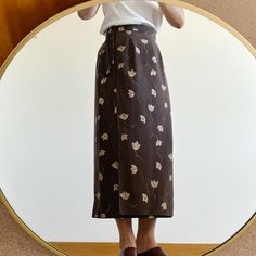 Vintage silk wrap skirt. Brown color.  Great vintage condition, can see slight wear on fabric.  Material: 100% silk. label size 8, more like a modern M. Model is 5'5'', 128 lbs, usually US size 5 Flat measurements: waist: 14'' (28'' around) hips: 21.5'' (43'' around) length: 34'' Follow us on Instagram (oldgemvintage) for more choices! Please ask me about international combined shipping.  Please check the flat measurements before purchase since all sales are FINAL. Except it is mistake on my part, in which case I will refund the purchase. I do my best to examine the garments but make mistakes sometimes, please let me know if that is the case. Thank you so much!  Please note that these are vintage clothing, and they may have slight signs of wear. I try my best to examine each piece and will Maxi Skirt Fall, Silk Wrap Skirt, Skirt Wrap, Brown Clay, Skirt Pencil, Minimalist Capsule Wardrobe, 90s Retro, Skirt Maxi, Skirt Midi