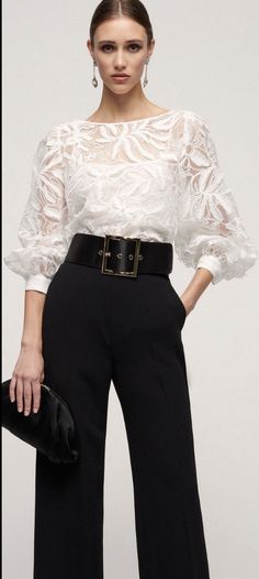 Elegant Blouses For Women Classy Formal, Cotton Tops Designs, Stylish Tops For Women, Chic Shirts, Moda Chic, Classy Work Outfits, Elegant Blouses, Shirts Design, Stylish Dress Designs