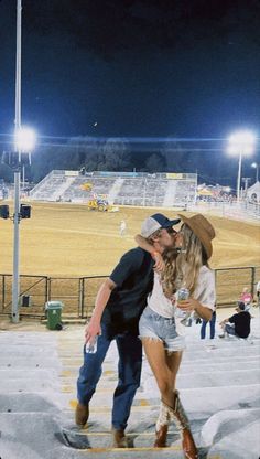 Rodeo Couples, Country Couple Pictures, Country Relationship Goals, Aesthetic Country, Country Relationships, Cute Country Couples, Country Couples, The Cardigans, Western Aesthetic