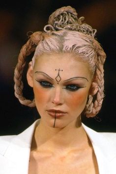 90s Makeup, Runway Makeup, Linda Evangelista, Cindy Crawford, Editorial Makeup, Grunge Hair, John Galliano, Creative Makeup