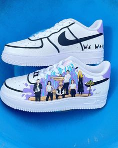 Friends Air Force 1 Custom Friends Shoes, Painted Air Force 1, Friends Tv Show Gifts, Nike Shoes Air Force, Painted Sneakers, Friend Crafts, Preppy Shoes