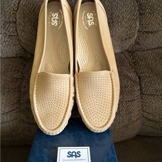 Nib Sas Womens 10.5w Savvy Linen Loafers. Style #: 2910-114. They Have Been Sitting In A Box, In A Closet, Untouched! Sas Shoes, Loafers Style, Mint Color, In A Box, A Box, Flat Shoes Women, Loafer Flats, Loafers, Size 10