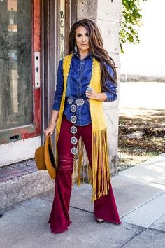 Boho Themed Outfit For Women, Fringed Vest Outfit, Velvet Blazer Women, Womens Western Fashion, Cowgirl Clothes, Cowboys Boots, Western Clothes